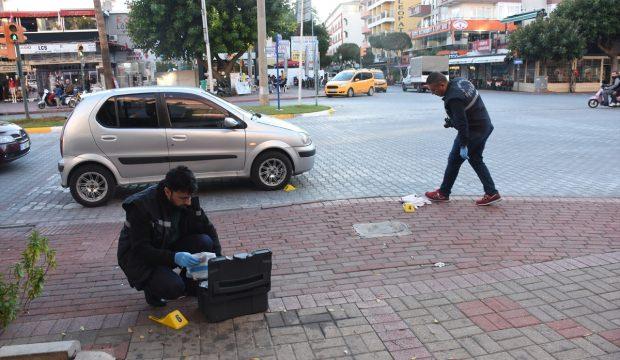 Antalya'da 2 kişi silahla yaralandı