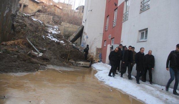 Başkan Vekili Epcim, okulun çöken duvarını inceledi