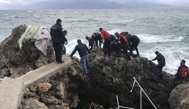 Antalya'da balık tutarken denize düşen kişi boğuldu