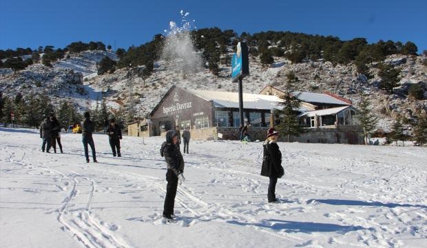 Özel öğrencilerin kayak merkezi gezisi