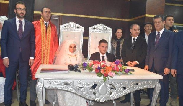 AK Parti Kadın Kolları engelli çifti evlendirdi