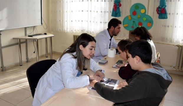 Muş'ta otizmli çocuklar AA'nın "Yılın Fotoğrafları" oylamasına katıldı