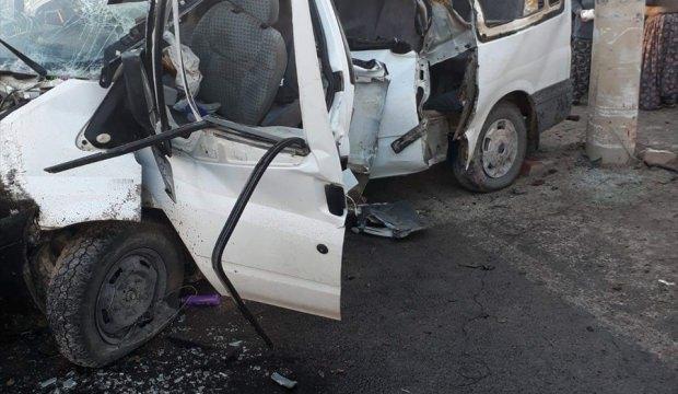 Tarım işçilerini taşıyan minibüs devrildi: 2 ölü, 16 yaralı