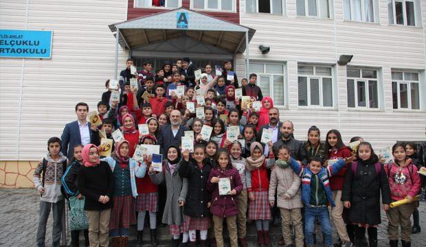 Yazar Turhan, öğrencilerle buluştu