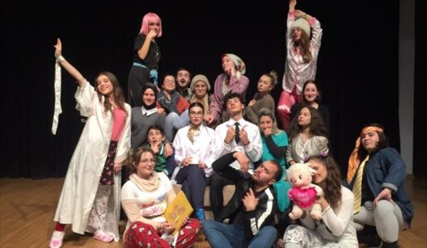 Akyazı'da "Akıl Hastanesi" tiyatro oyunu ücretsiz sahnelenecek