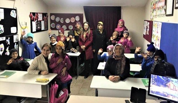 AK Partili kadınlar çocuklar için bere ördü