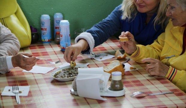 Yerleşik Ruslar Gazipaşa'da zeytinyağı fabrikası gezdi