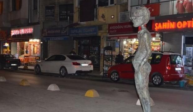 Kadıköy'deki Avanak Avni heykeli çalındı