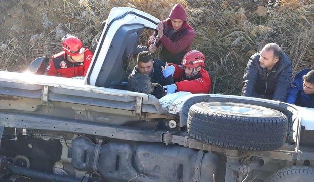 Balıkesir'de kamyonet devrildi: 4 yaralı