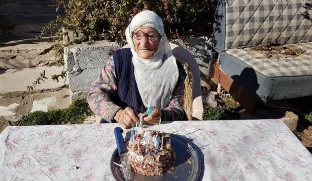 102 yaşındaki nineye sürpriz doğum günü!