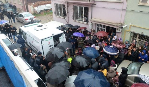 Uşak'ta evde ölü bulunan 3 kardeşin cenazeleri toprağa verildi