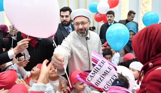 Erbaş, Kur'an kursu öğrencileriyle buluştu