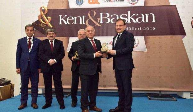 Vali Elban "en iyi belediye başkanı" seçildi