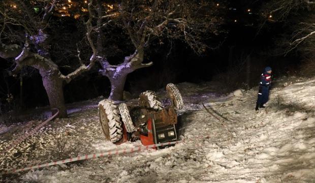 Burdur'da karda kayan traktör devrildi: 1 ölü
