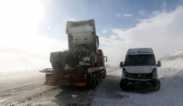 Erzurum'da trafik kazaları: 1 ölü, 4 yaralı