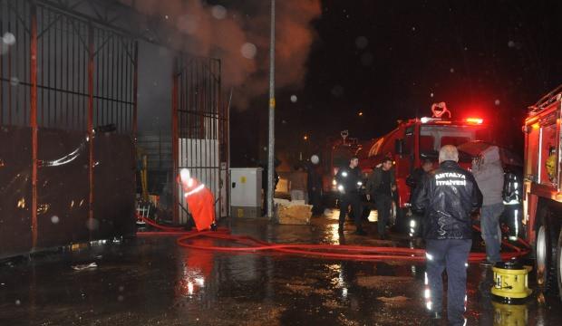 Antalya'da iş yeri yangını