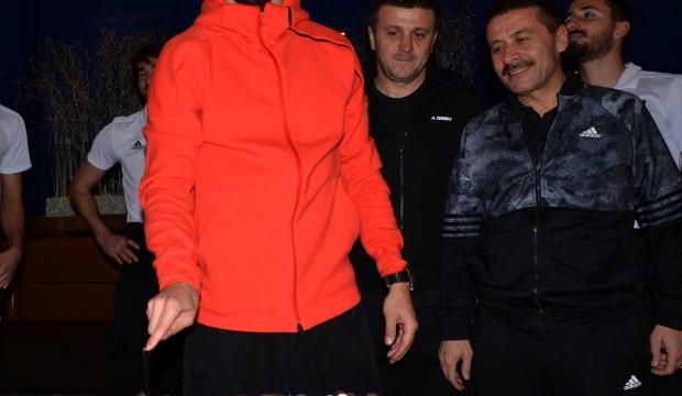 Sivasspor'da 2 futbolcuya sürpriz doğum günü kutlaması