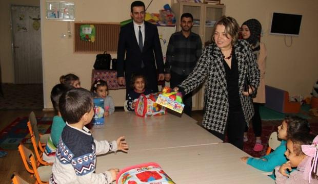 Siirt Valisi Atik'in eşi Fulya Atik'ten okul ziyareti