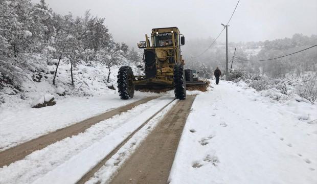 Kiraz'da karla mücadele