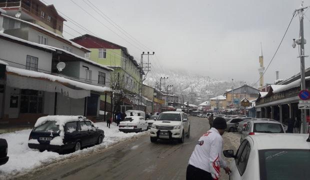 Adanalılar kar görmek için yaylaya çıktı