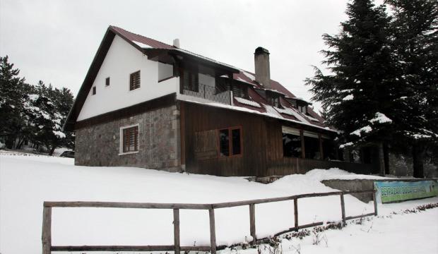 Karagöl Tabiat Parkı, güzelliğiyle dikkat çekiyor