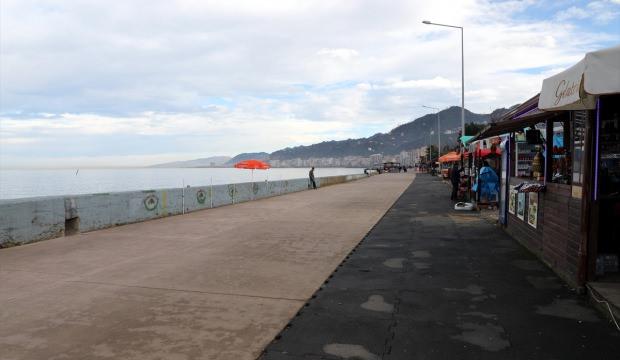Rize'de sahilde kurulan sobalar kaldırıldı