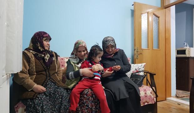 Karahan, engelli ailesinin "gözü" olan Ünzile anneyi ziyaret etti