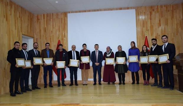 Kozluk'ta başarılı eğitimciler ödüllendirildi