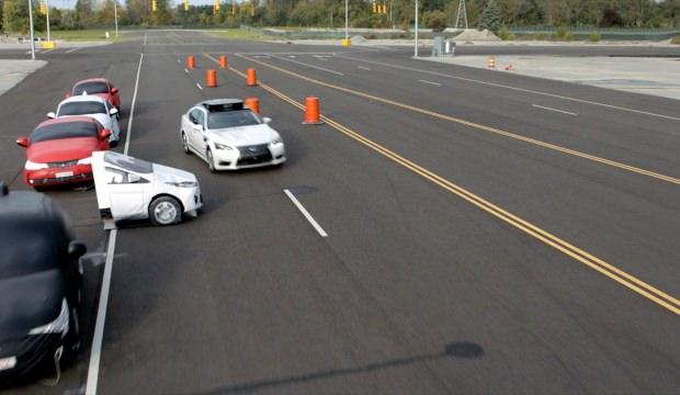 Toyota'nın sürücüsüz otomobillerinde "gardiyanlı" güvenlik