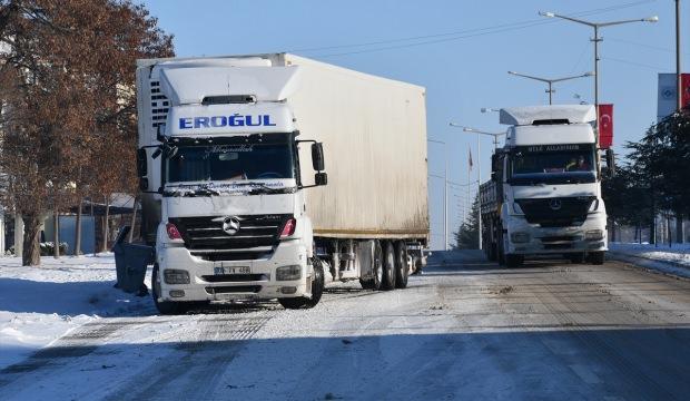 Kulu'da kar nedeniyle dinlendirilen araçlar yola çıktı