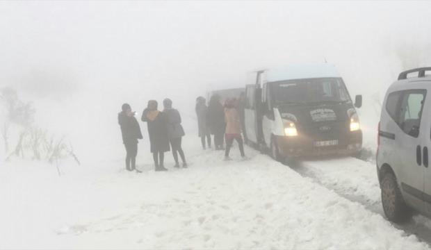 Batman'da karda mahsur kalan öğrenciler kurtarıldı