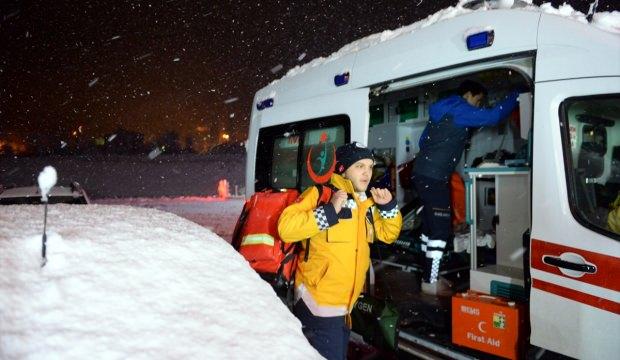 GÜNCELLEME - Yaylaya giden 4 kişi karda mahsur kaldı