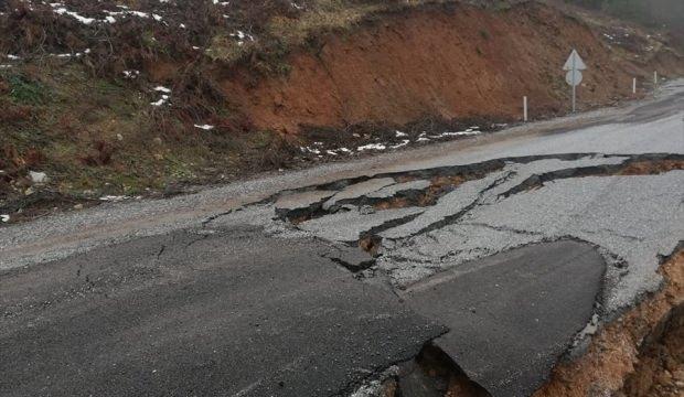 Bursa'da yağmur nedeniyle yol çöktü