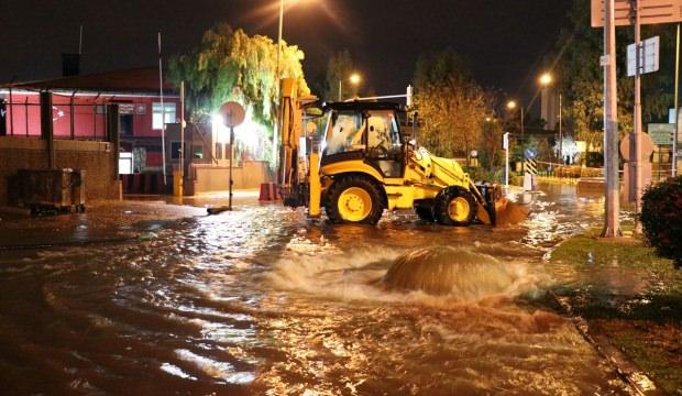 İzmir'de şiddetli yağış