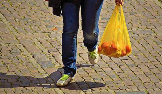 Bir ülke daha plastik poşeti yasaklıyor