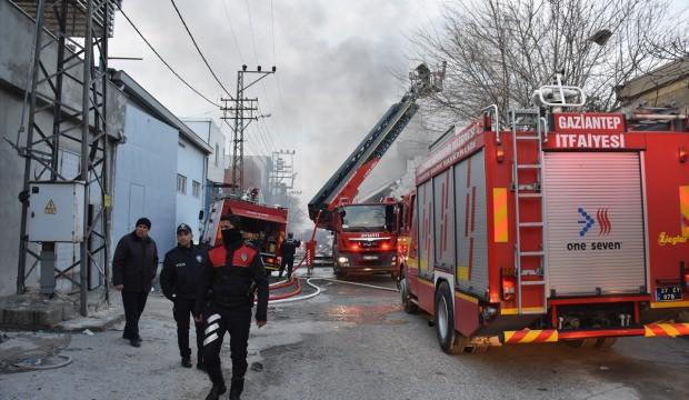 Gaziantep'te tutkal imalathanesinde yangın: 2'si ağır 5 yaralı