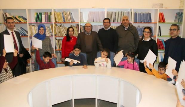 Görme engelliler için Braille alfabeli hikaye ve masal kitabı
