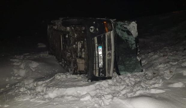 Kars'ta minibüs devrildi: 7 yaralı