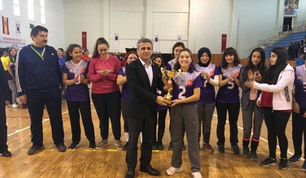 Kumluca'da kızlar futsal müsabakaları sona erdi