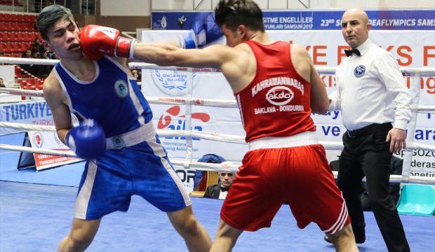 Genç boksörler Samsun'da ringe çıktı