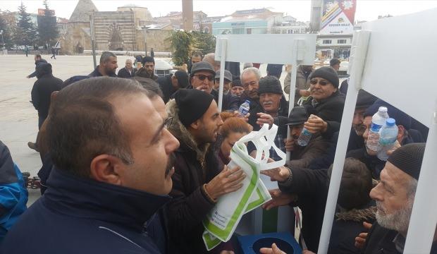 Kırşehir Belediyesi bez çanta dağıttı