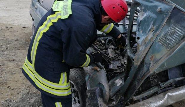 Beton mikserine çarpan otomobilin sürücüsü hayatını kaybetti