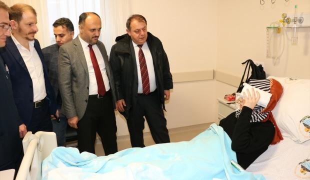 Kaymakam Özdemir kazada yaralanan öğrencileri hastanede ziyaret etti