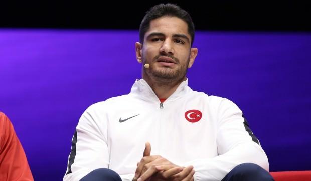 Taha Akgül'den "Evde kal Türkiye" çağrısına destek
