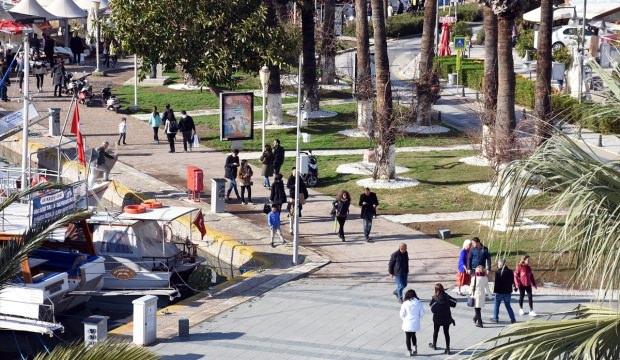 Bodrum'da vatandaşlar güneşli havanın tadını çıkardı