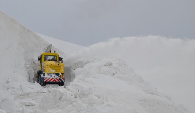 Muş'ta kar kalınlığı yer yer 10 metreye ulaştı