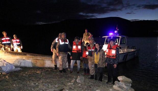 Keban Baraj Gölü kıyısında donma tehlikesi geçiren 4 kişi kurtarıldı