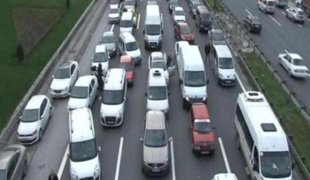 İstanbul'da trafiği kilitleyen kaza