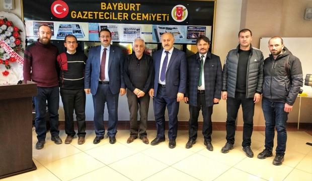 AK Parti Bayburt Belediye Başkan Adayı Yumak, gazetecilerle buluştu