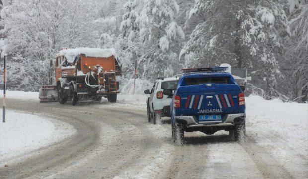 Kütahya'da kar yağışı ulaşımı etkiliyor